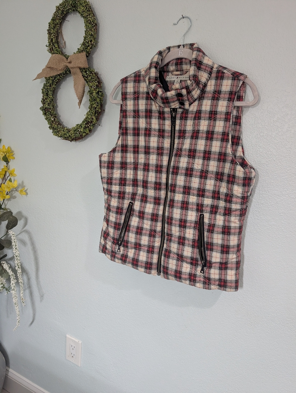 Tommy Hilfiger Red Black Cream Plaid Quilted Vest Size Medium